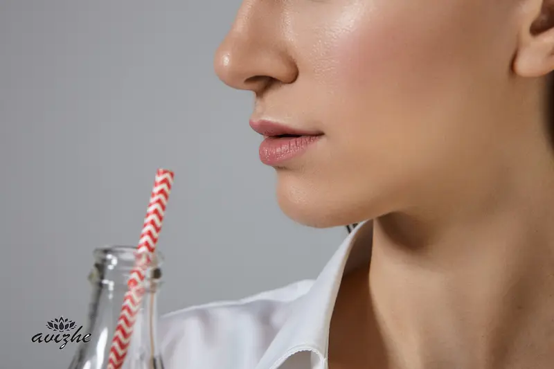 استفاده نکردن از نی برای نوشیدن